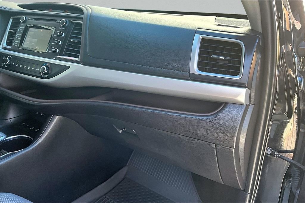 Used 2019 Toyota Highlander LE image 25