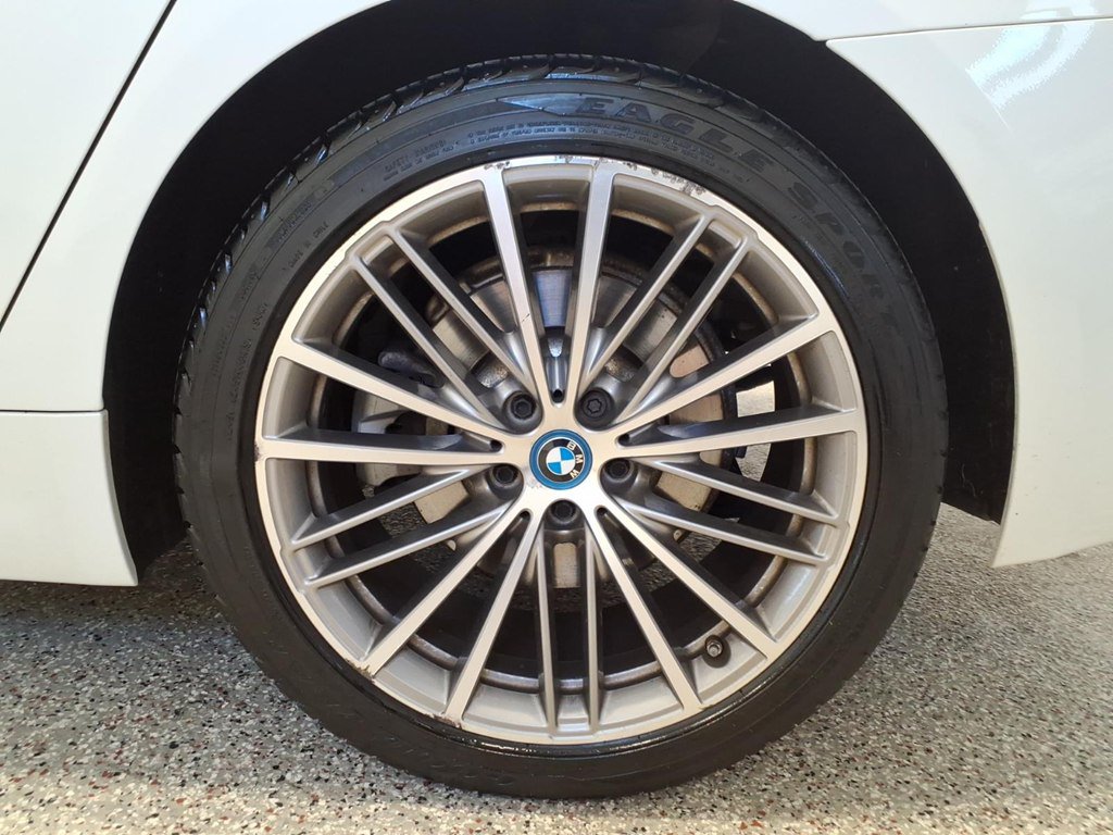 Used 2019 BMW 530e xDrive w/ Executive Package AWD/4WD image 7