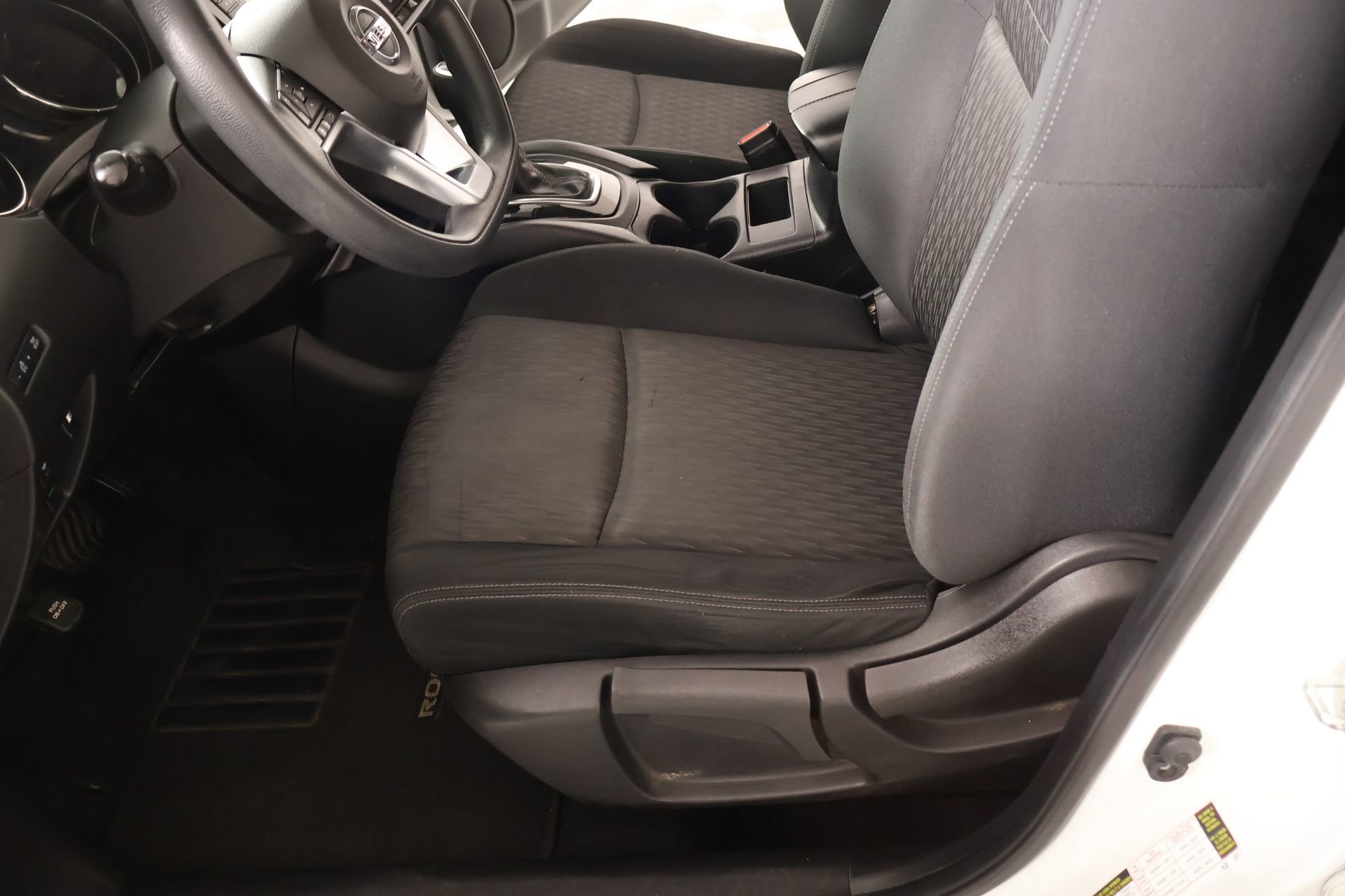 Used 2020 Nissan Rogue S AWD/4WD image 10