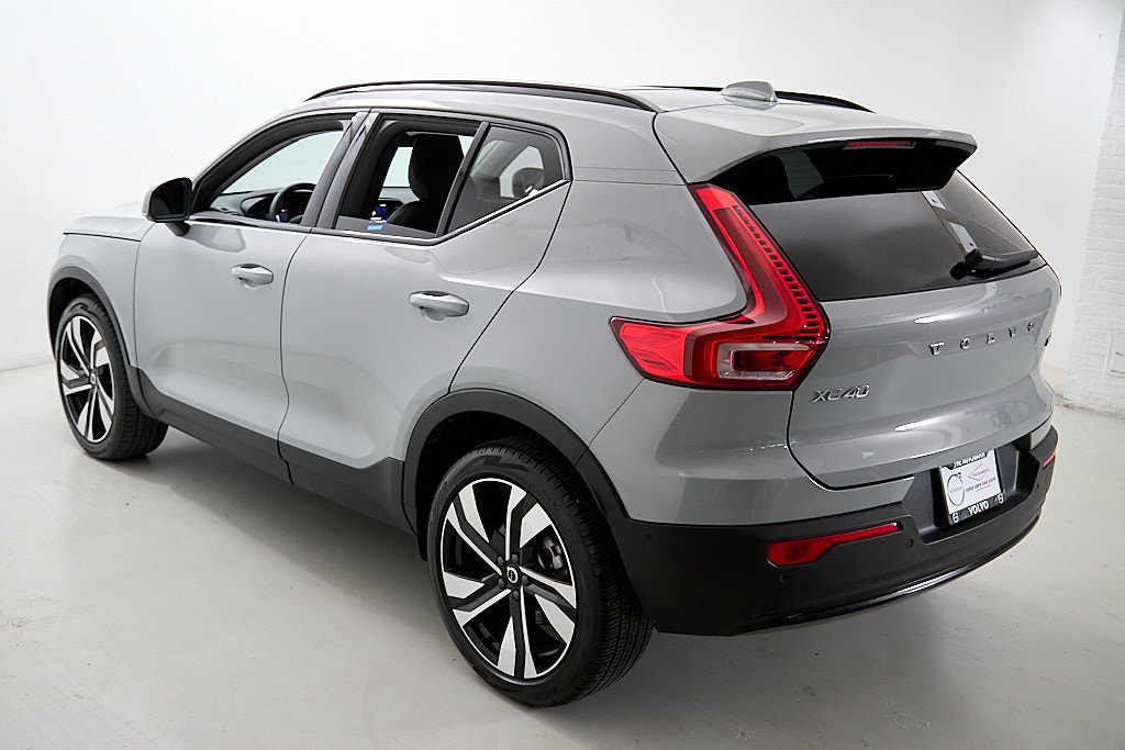 Certified 2025 Volvo XC40 B5 Ultra AWD/4WD image 9