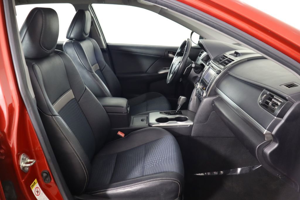 Used 2014 Toyota Camry SE FWD image 18