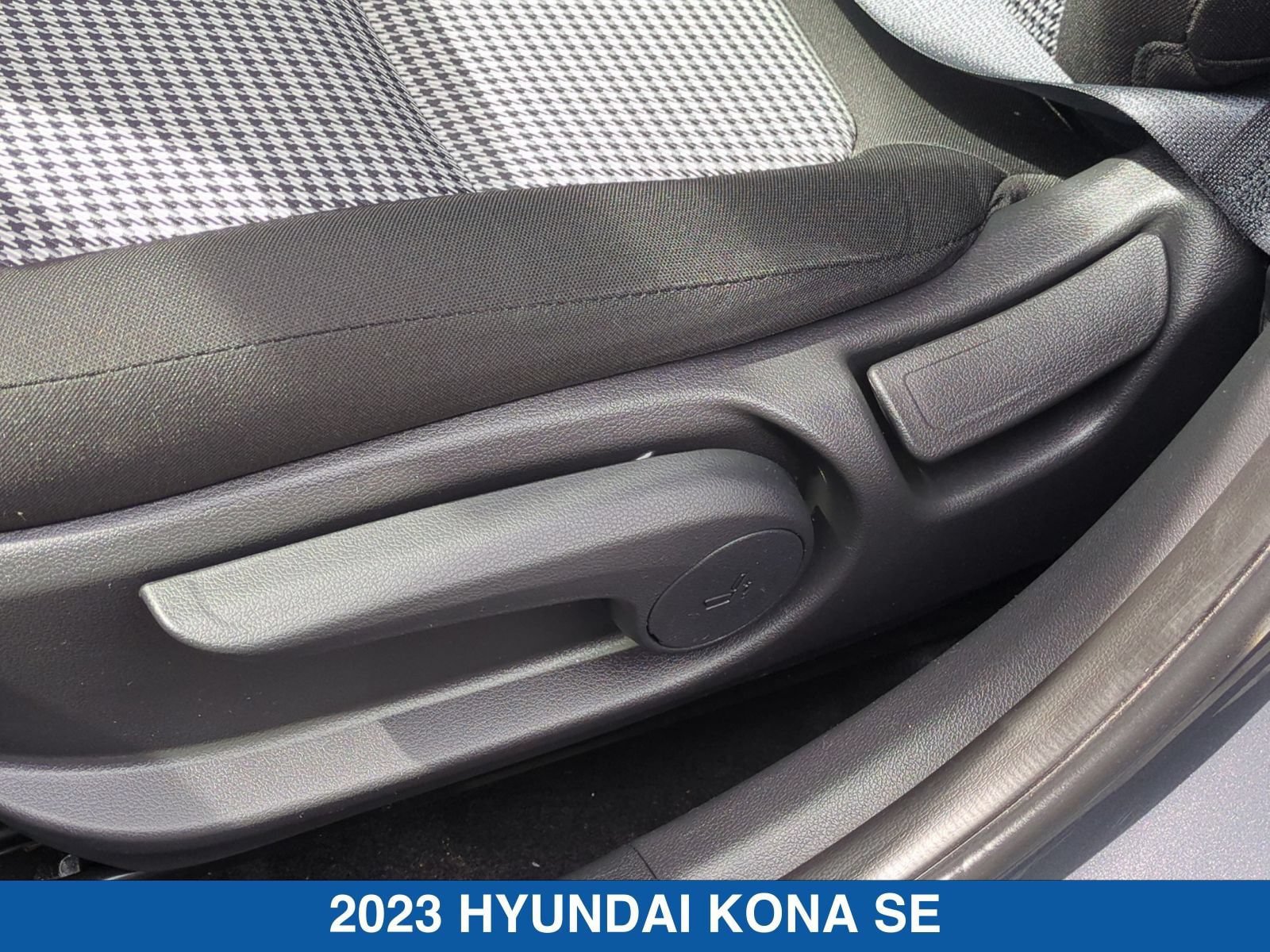 Used 2023 Hyundai Kona SE w/ Cargo Package AWD/4WD image 27