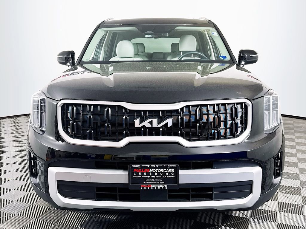 Used 2025 Kia Telluride EX w/ EX Captain's Chair Package AWD/4WD image 2
