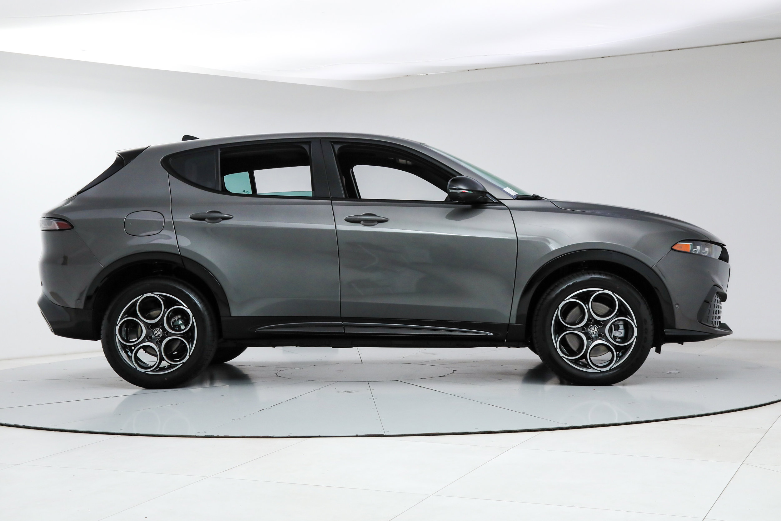New 2026 Alfa Romeo Tonale Sprint w/ Red Premium Package AWD/4WD image 6