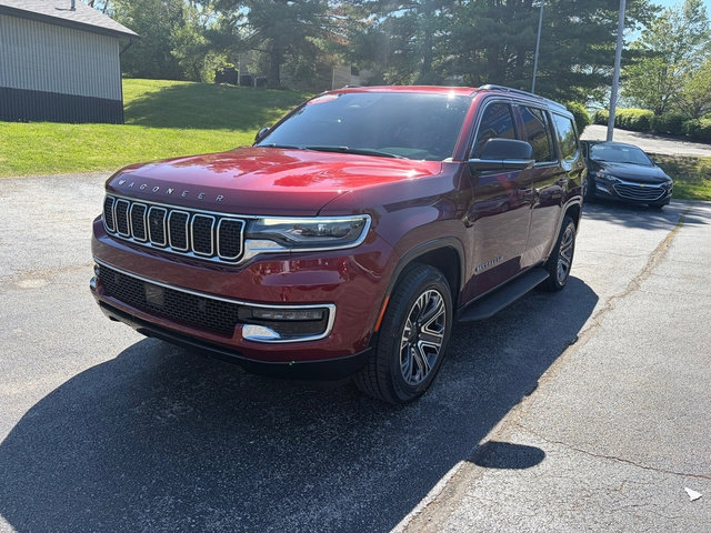 Used 2023 Jeep Wagoneer 4WD w/ Premium Group I image 2