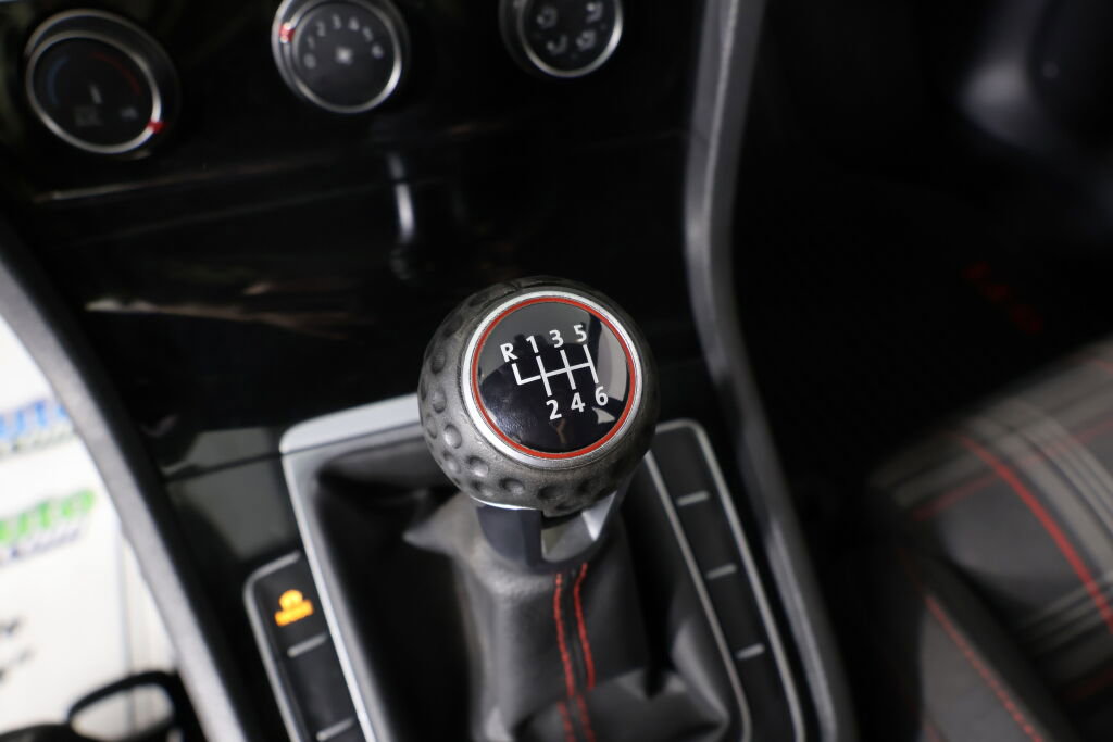 Used 2020 Volkswagen GTI S image 40