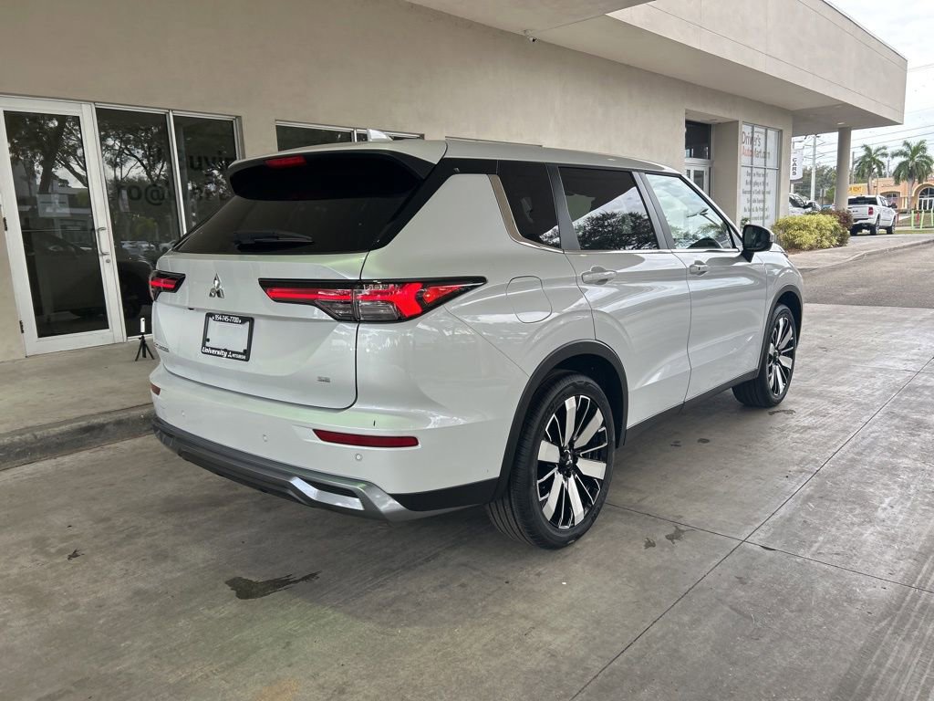 New 2026 Mitsubishi Outlander SE FWD image 3