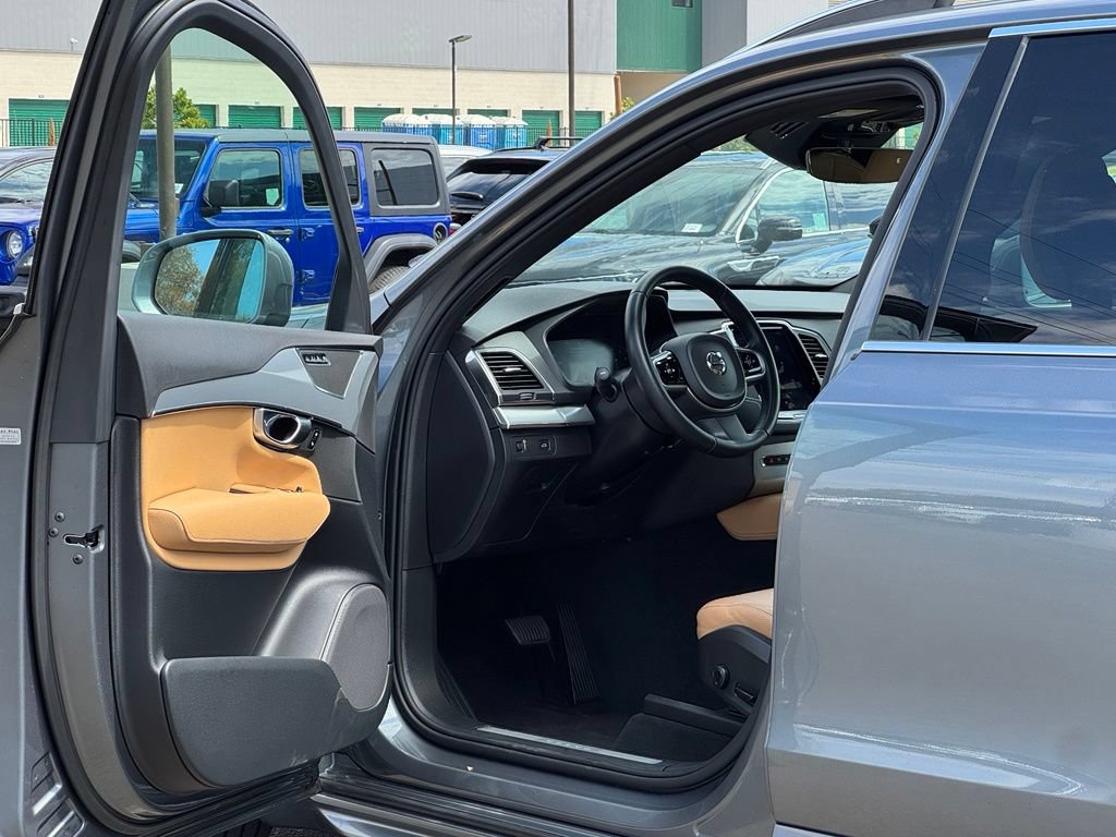 Used 2018 Volvo XC90 T6 Momentum w/ Convenience Package AWD/4WD image 7