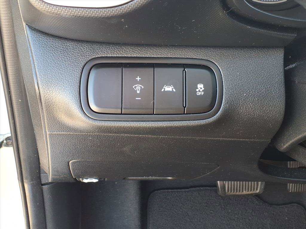 Used 2021 Hyundai Venue SE image 12