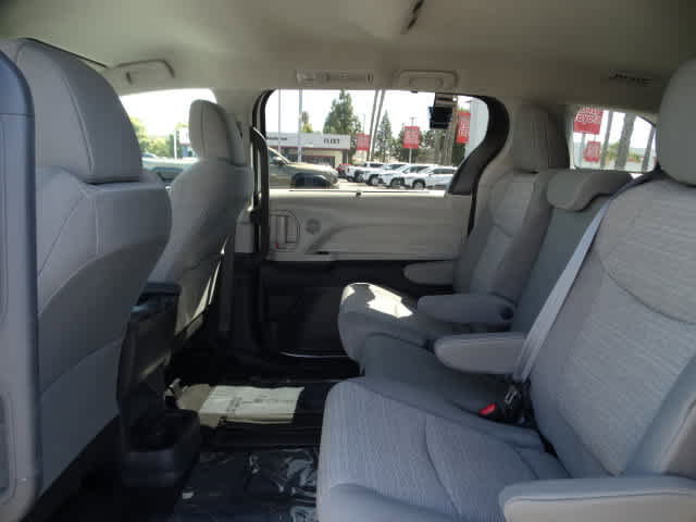 Certified 2021 Toyota Sienna LE image 20