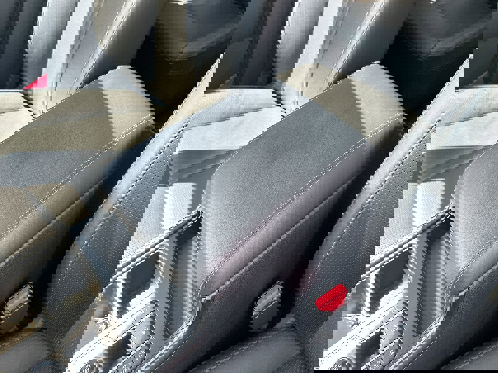 Used 2025 Kia Sorento EX w/ Panoramic Sunroof Package image 21