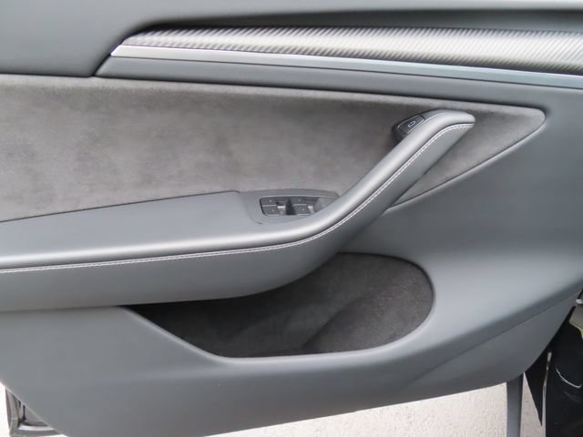 Used 2025 Tesla Model Y Performance AWD/4WD image 10