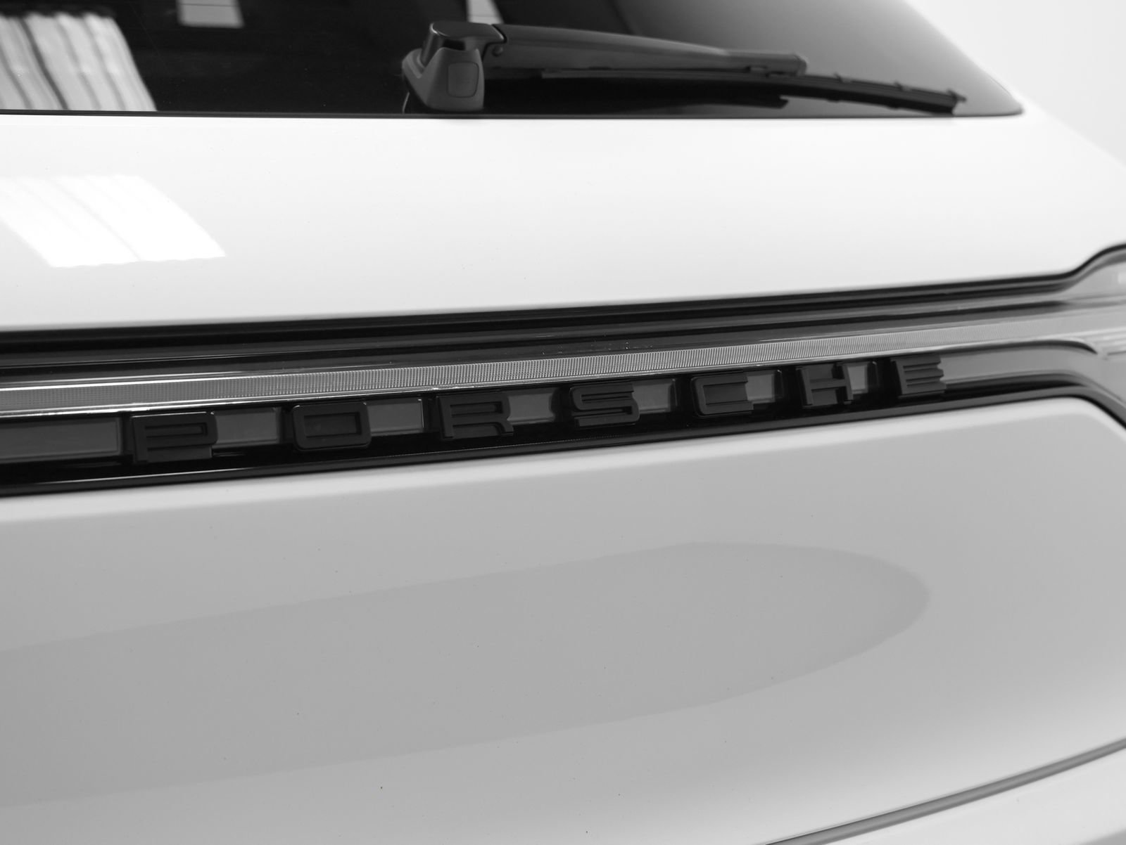 Certified 2023 Porsche Macan image 18