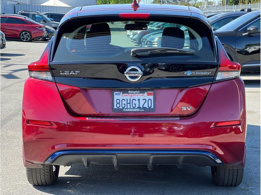 Used 2018 Nissan Leaf SV w/ SV Technology Package FWD image 4