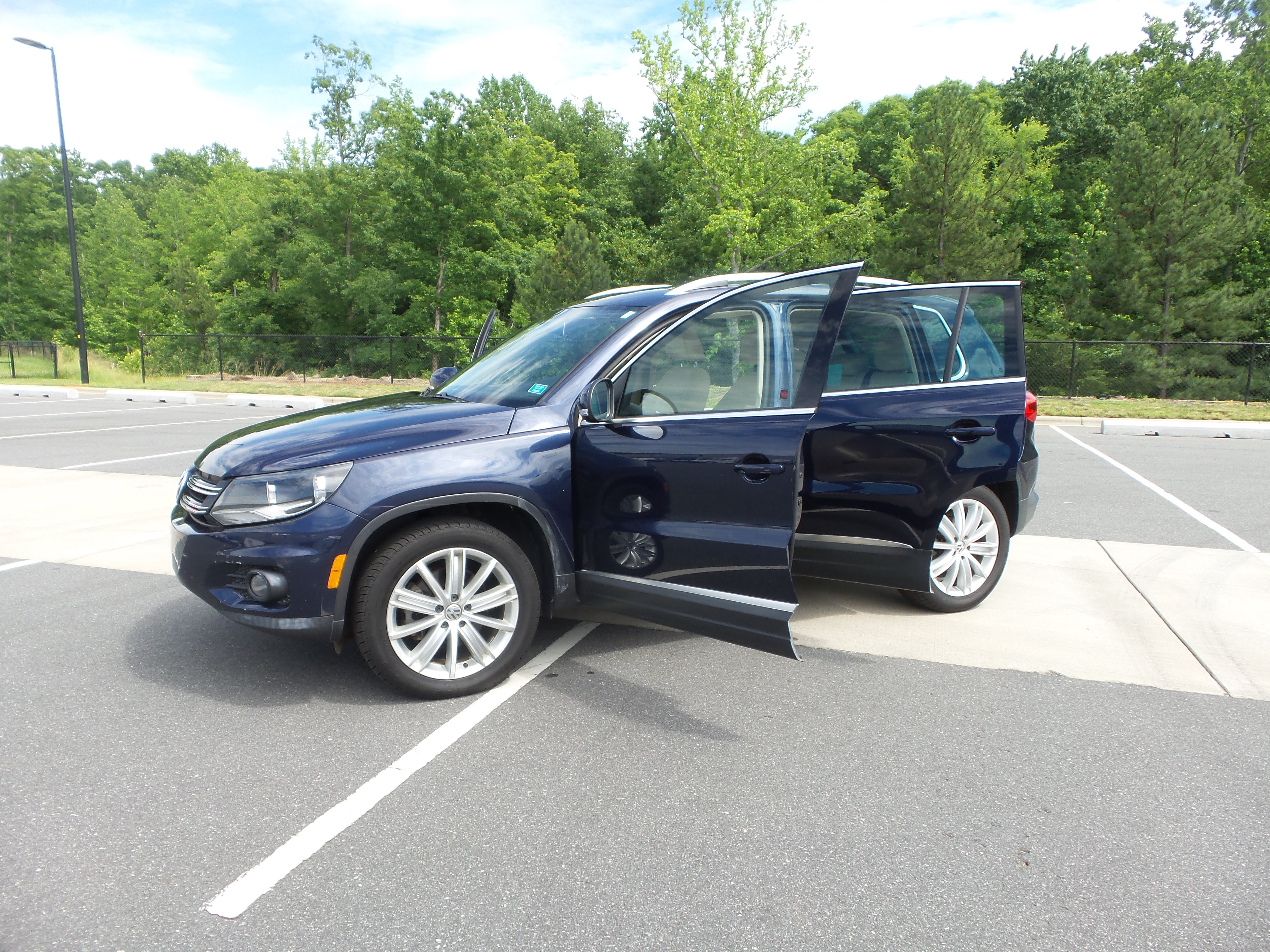 Used 2015 Volkswagen Tiguan SEL FWD image 56