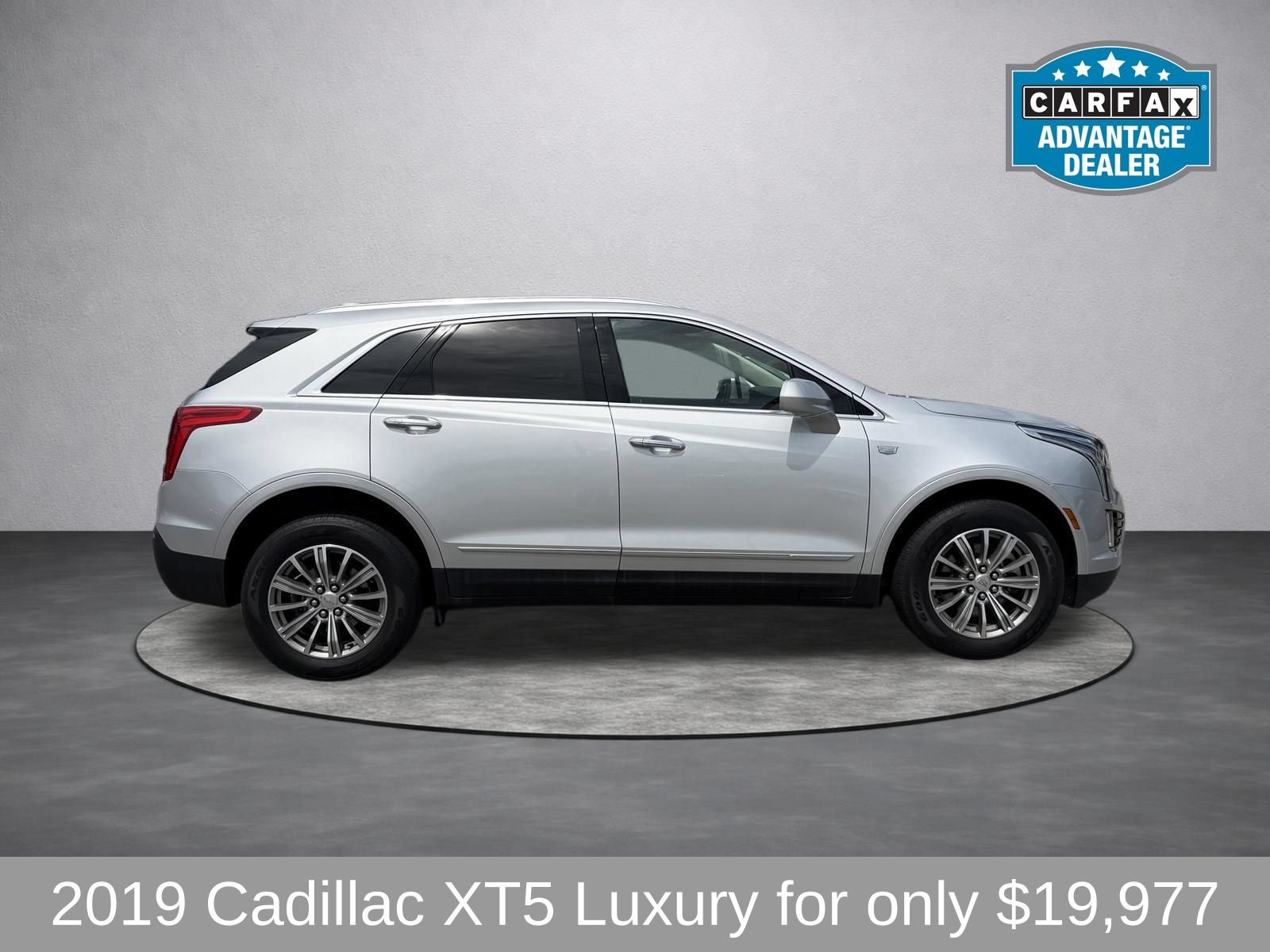 Used 2019 Cadillac XT5 Luxury AWD/4WD image 2