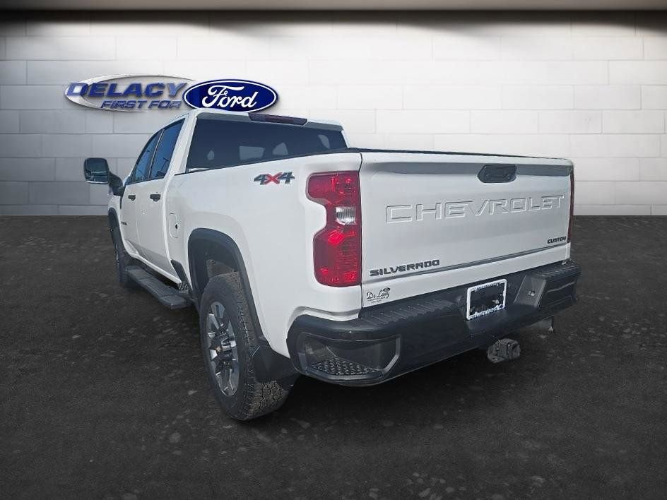 Used 2022 Chevrolet Silverado 2500 Custom w/ Custom Value Package AWD/4WD image 5