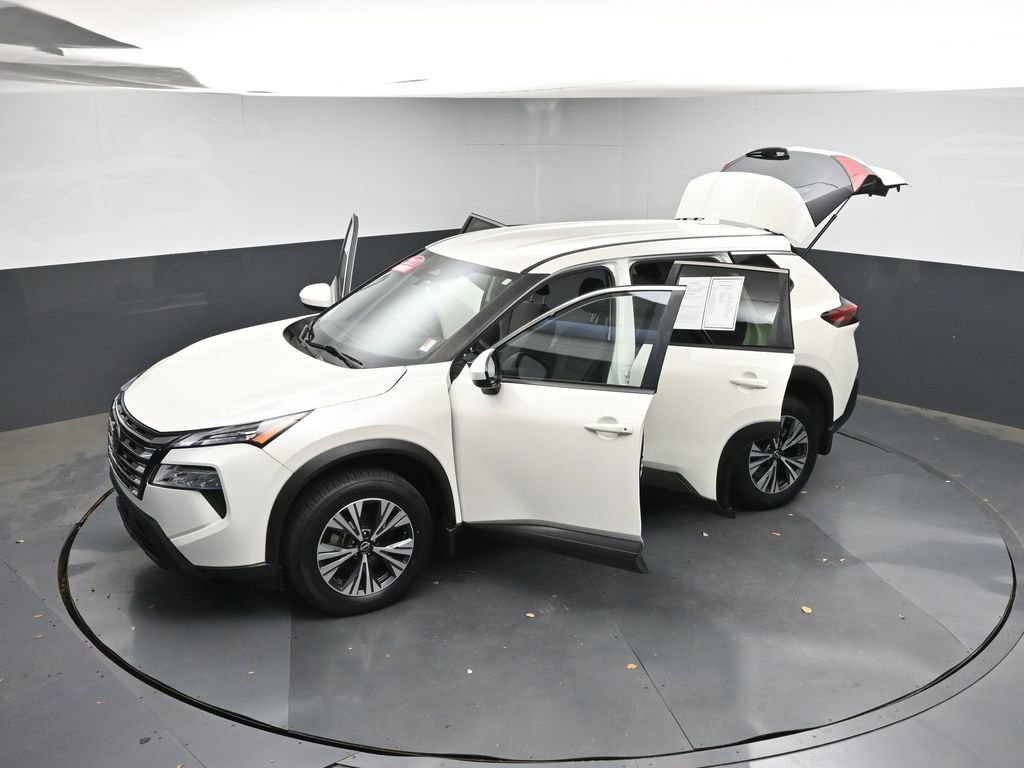 Used 2023 Nissan Rogue SV FWD image 47