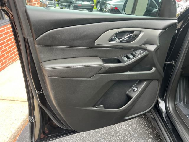 Used 2023 Chevrolet Traverse LT image 8