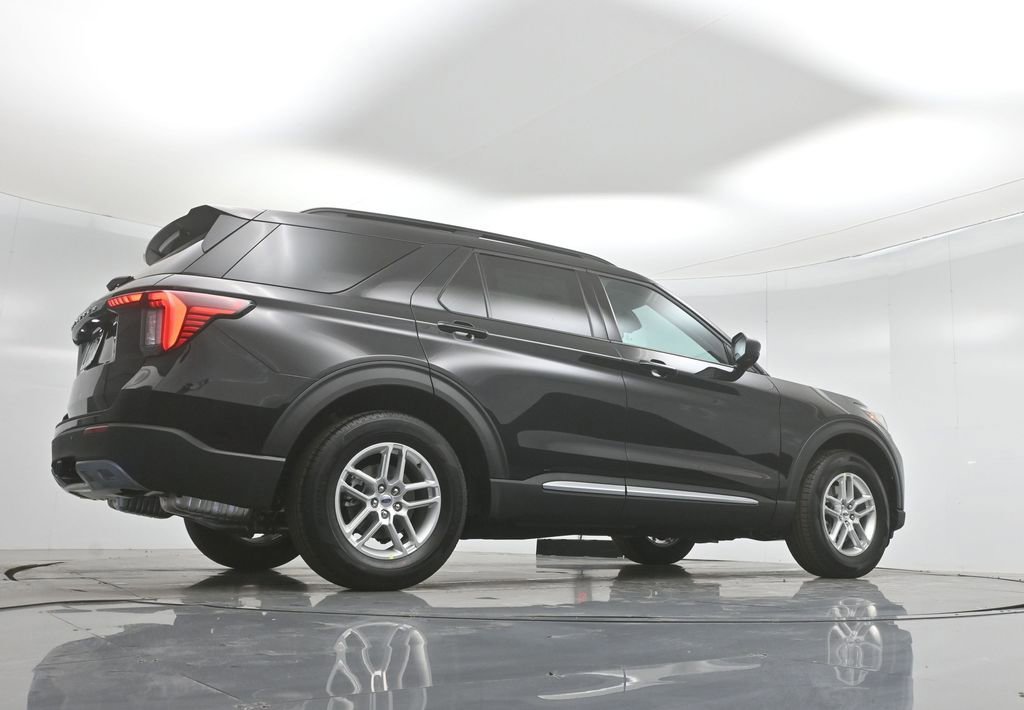 New 2025 Ford Explorer Active w/ Active Comfort Package image 33