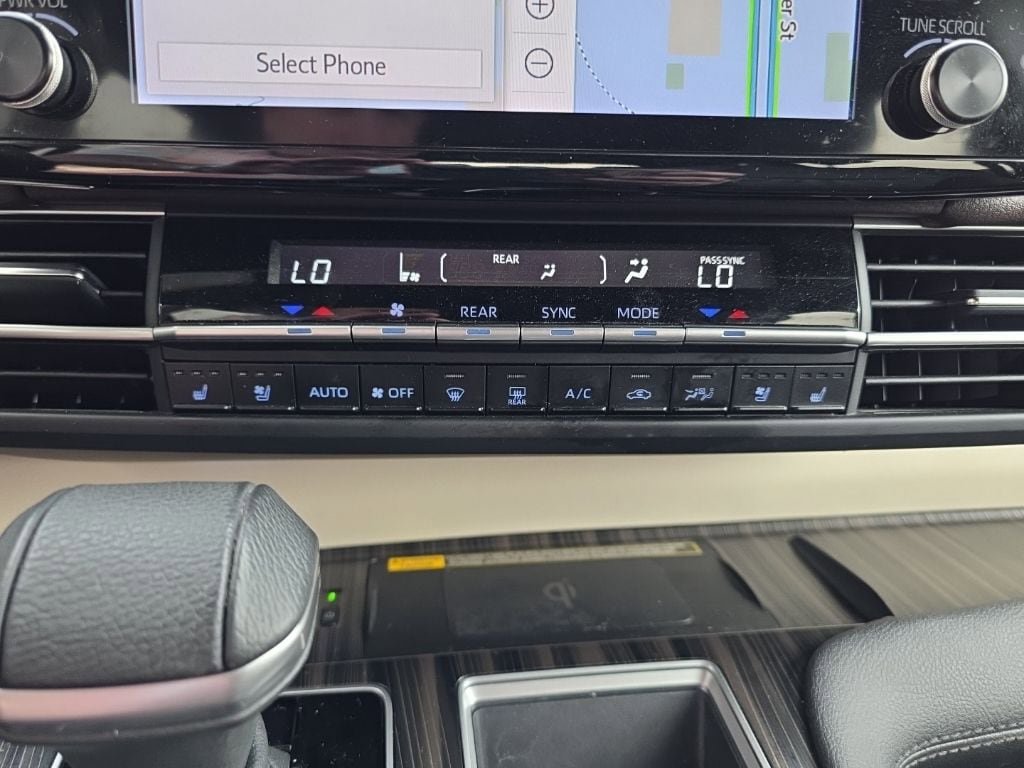 Used 2024 Toyota Sienna Platinum AWD/4WD image 26