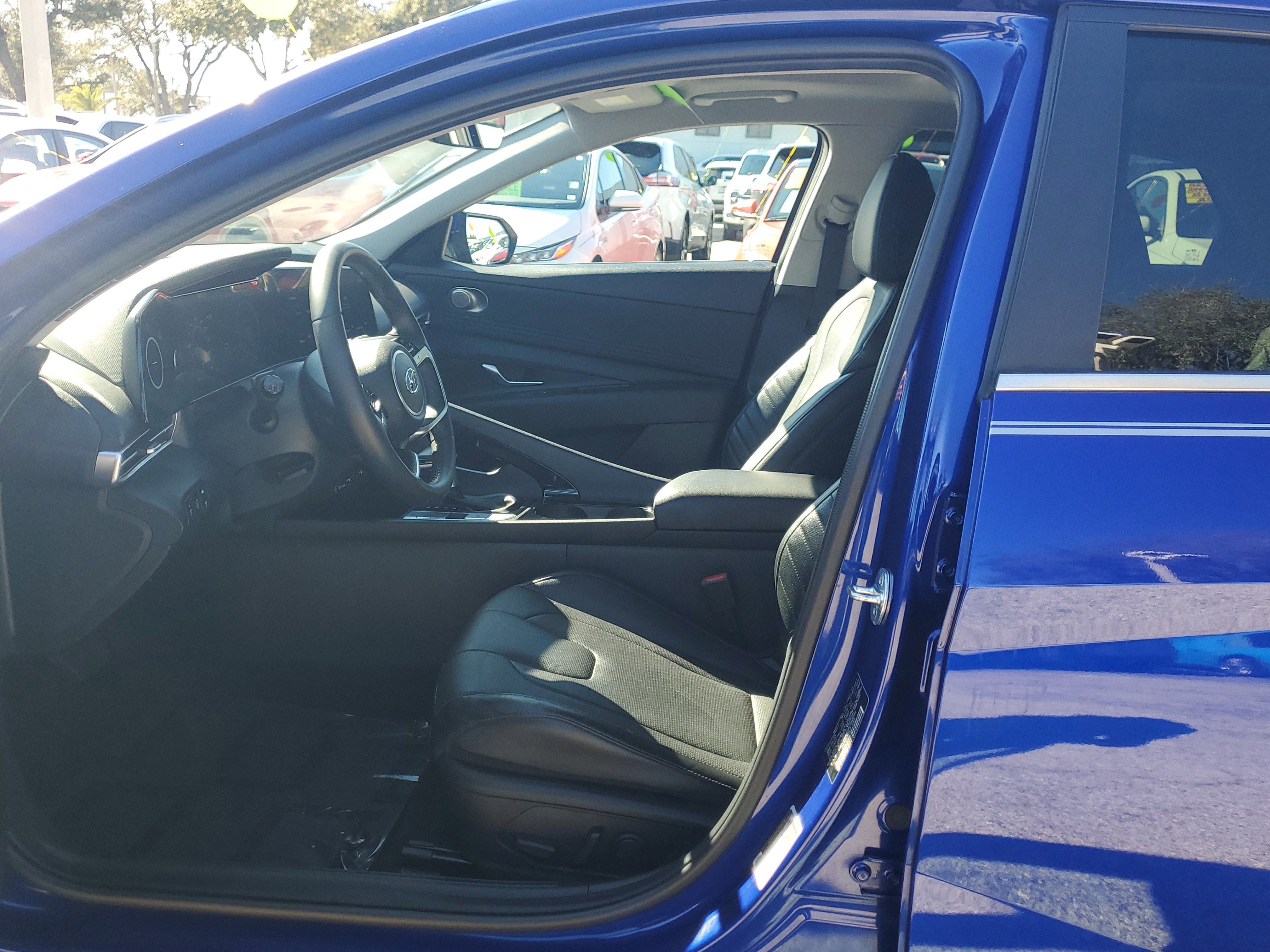 Used 2023 Hyundai Elantra Limited image 19