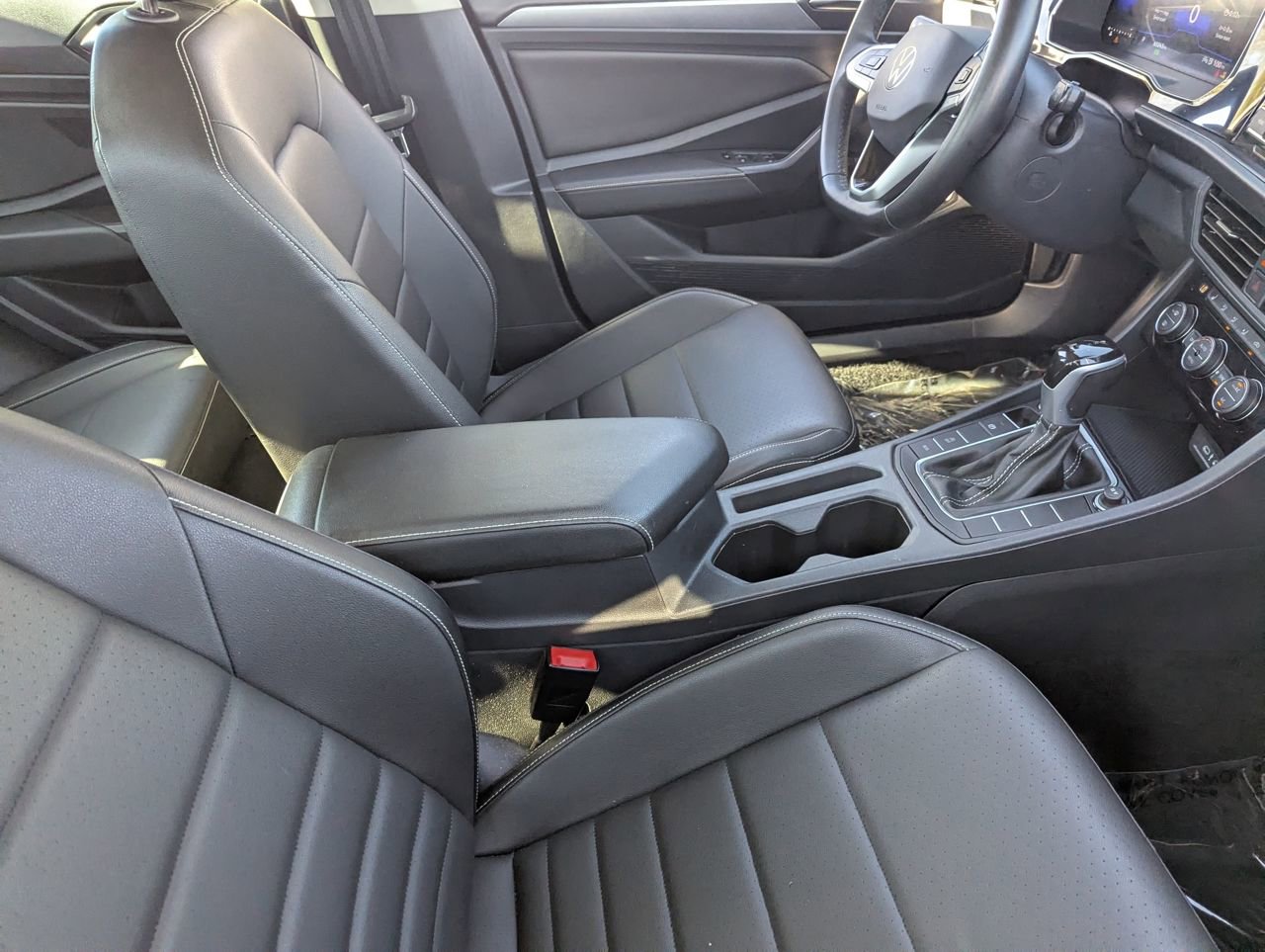 Used 2024 Volkswagen Jetta SE image 12