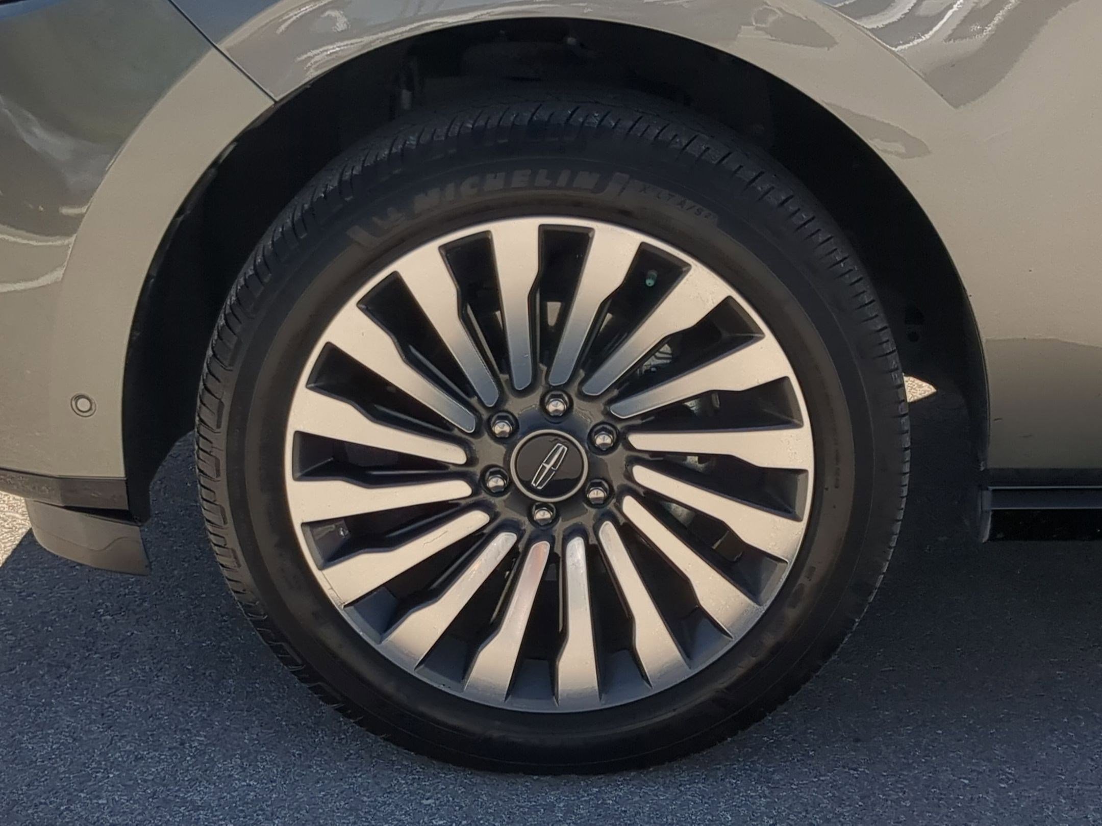 Used 2019 Lincoln Navigator L Reserve image 9