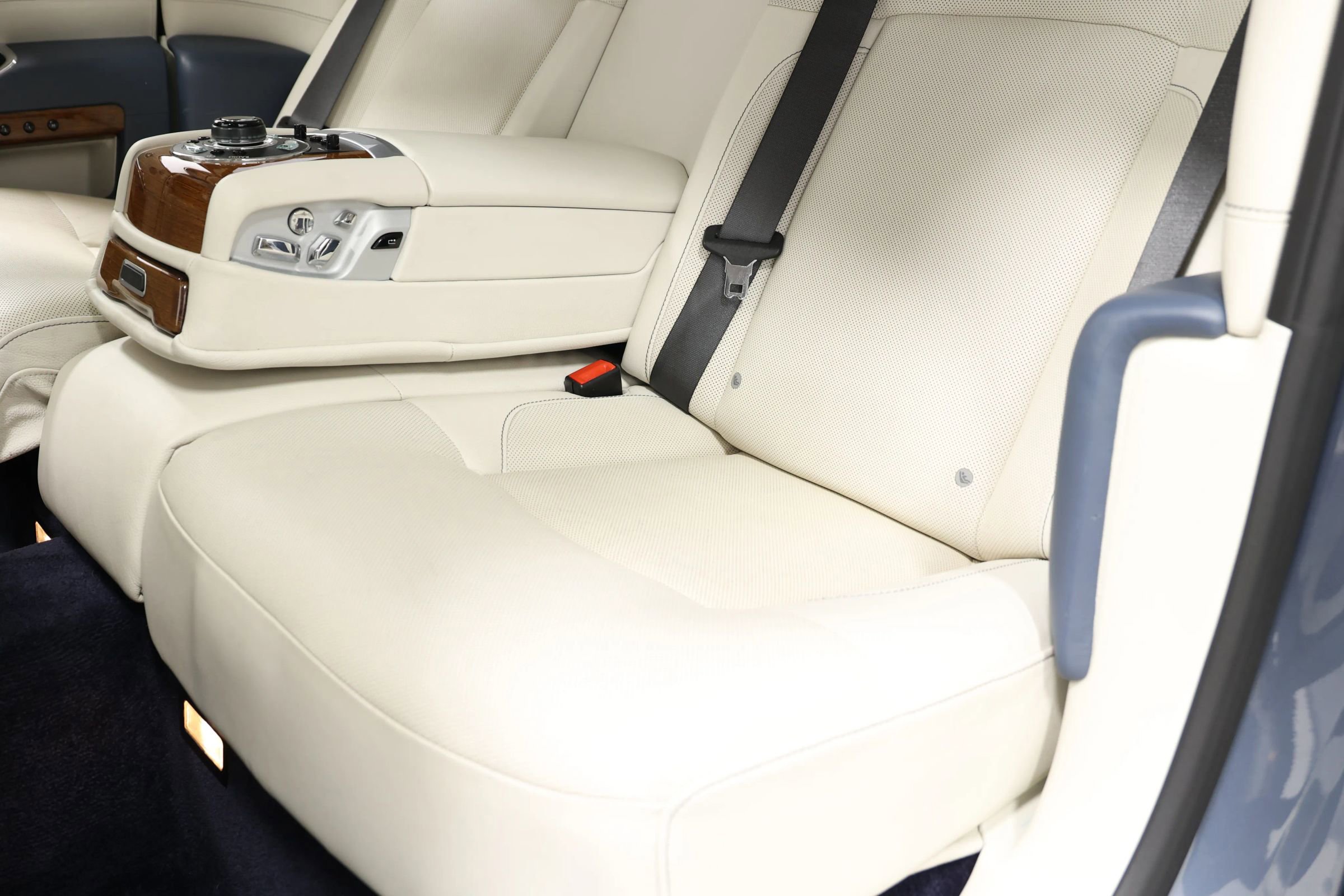 Used 2011 Rolls-Royce Ghost image 48