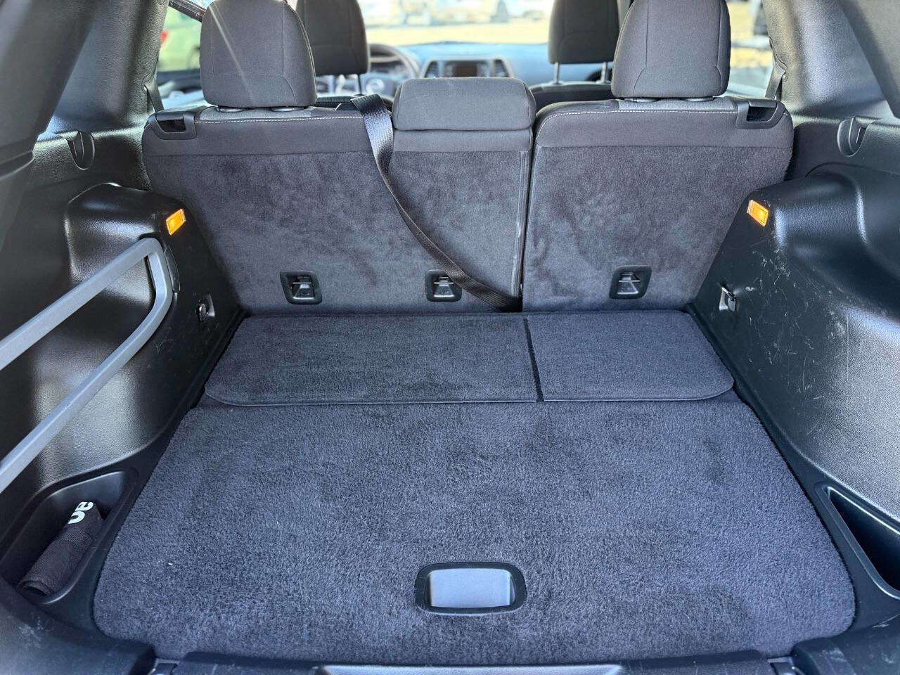 Used 2018 Jeep Cherokee Latitude w/ Cold Weather Group image 12