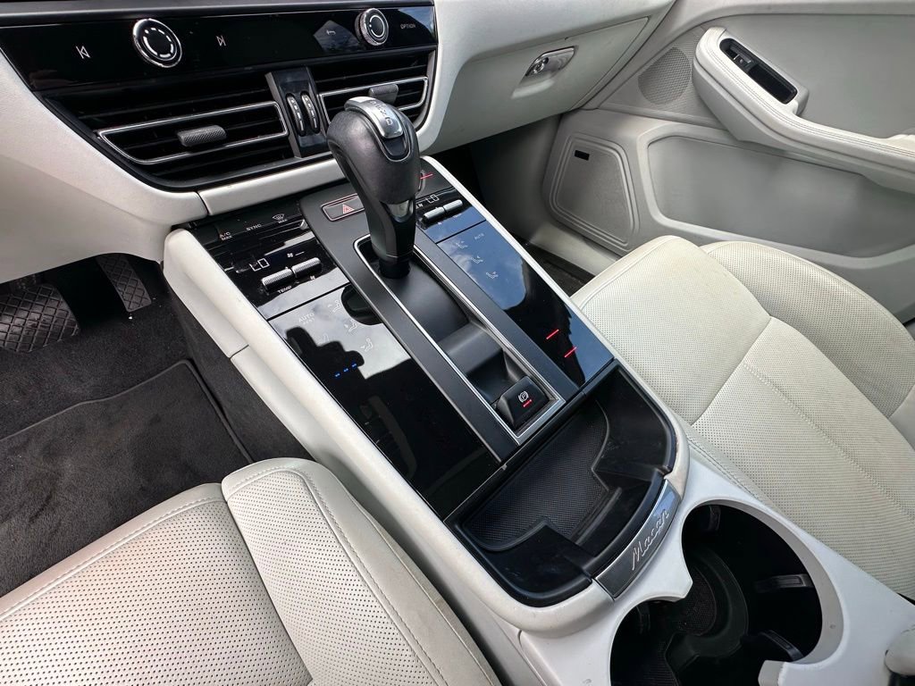 Certified 2023 Porsche Macan S image 31