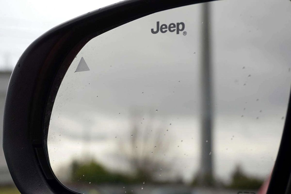 Used 2021 Jeep Compass Trailhawk image 32