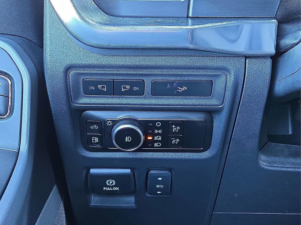 Used 2023 Ford F150 Lariat w/ Trailer Tow Package image 25