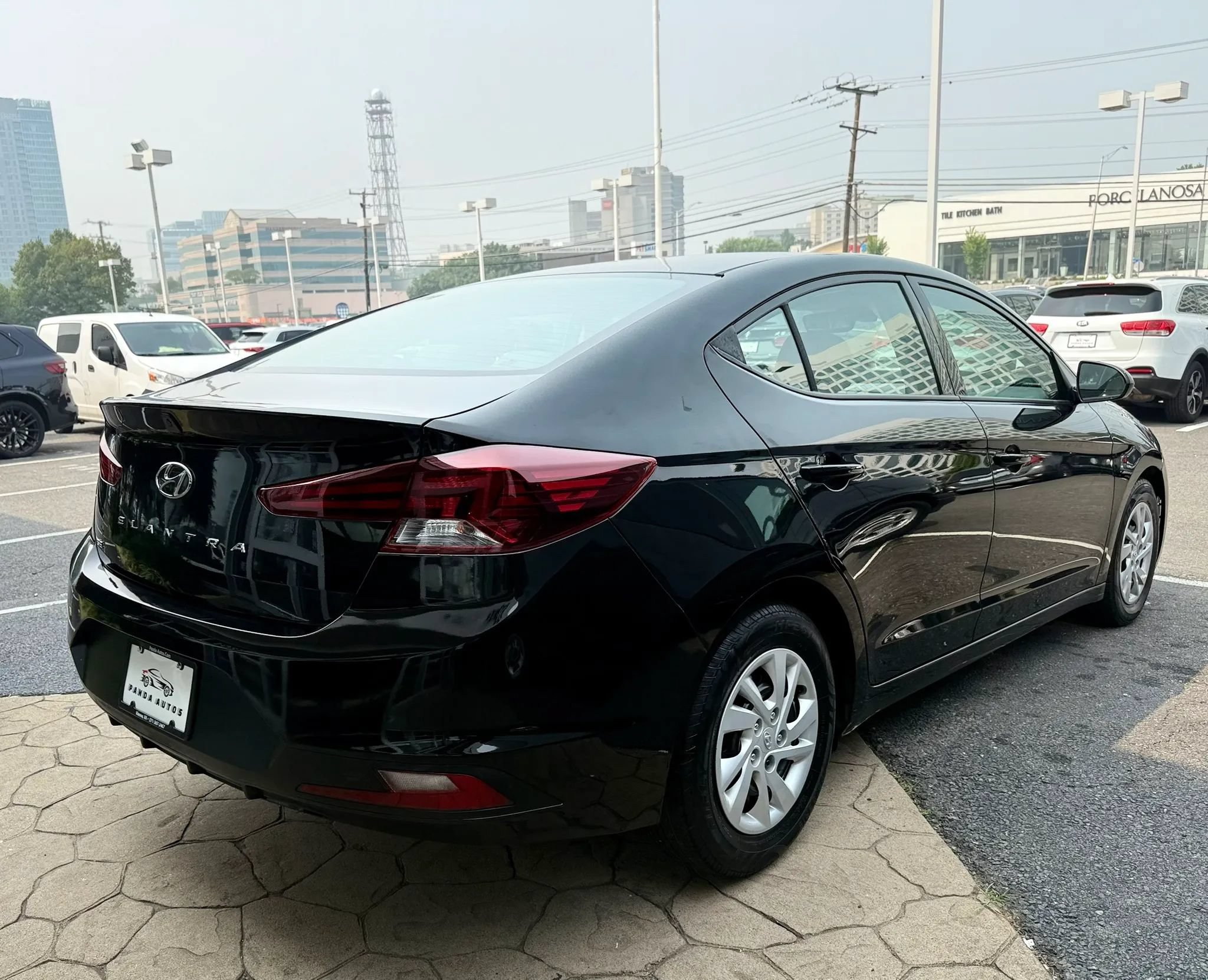 Used 2020 Hyundai Elantra SE FWD image 7