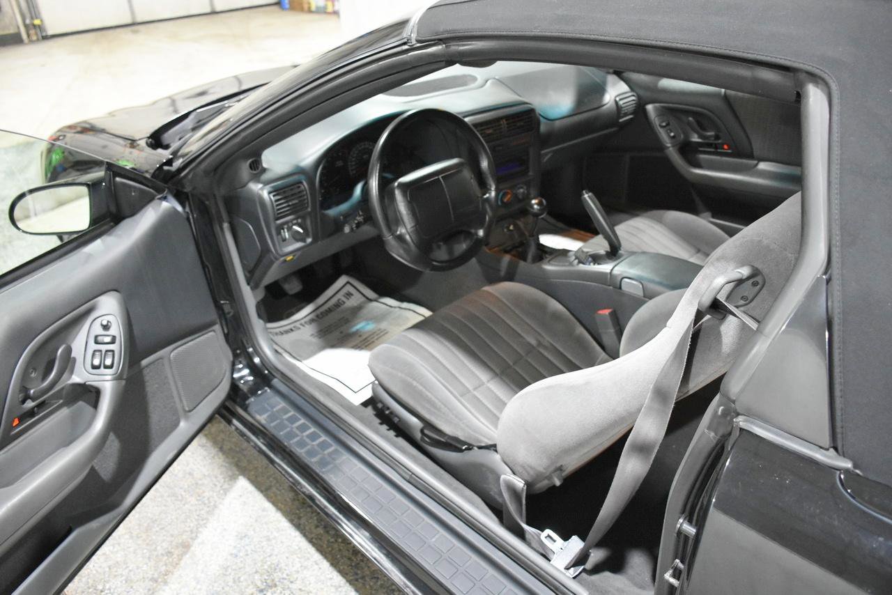 Used 1998 Chevrolet Camaro Z28 RWD image 12