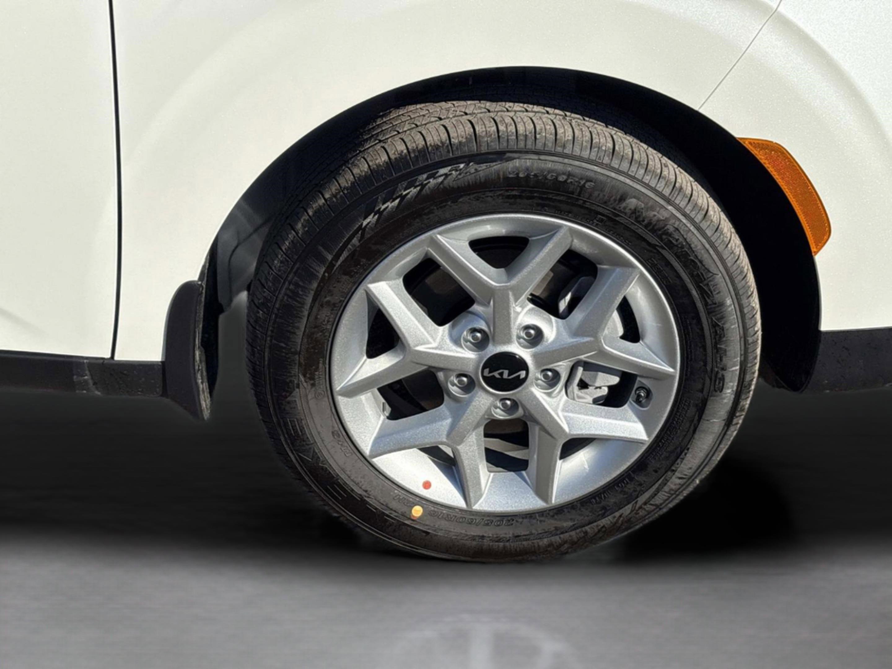 New 2025 Kia Soul LX w/ LX Technology Package image 9
