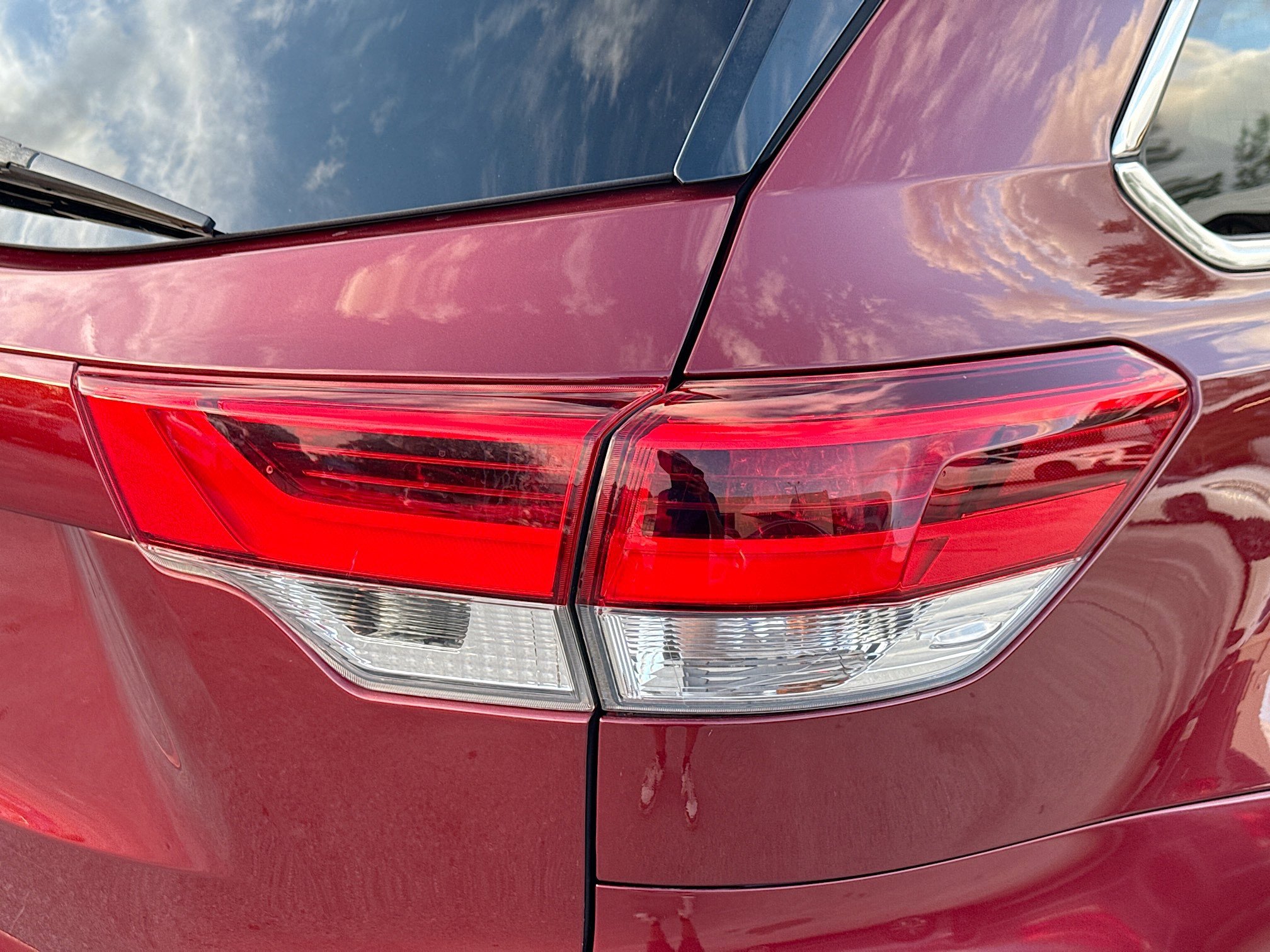 Used 2018 Toyota Highlander SE image 29