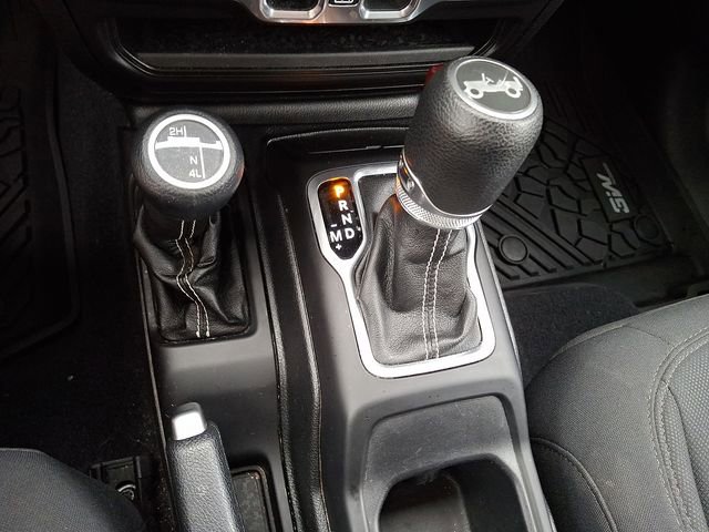 Used 2018 Jeep Wrangler Unlimited Sahara image 15