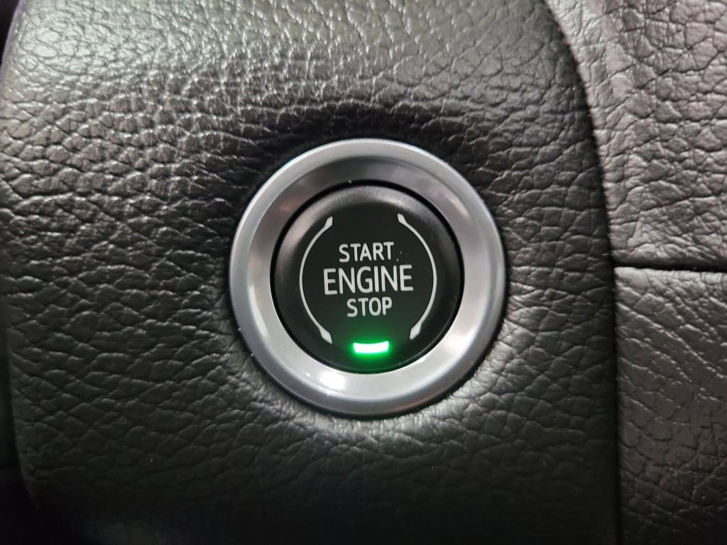 Used 2022 GMC Yukon XL Denali image 30