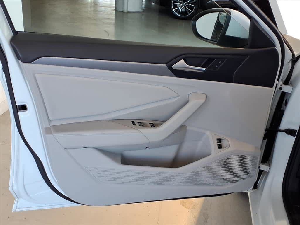 Certified 2023 Volkswagen Jetta SE w/ Panoramic Sunroof Package FWD image 10