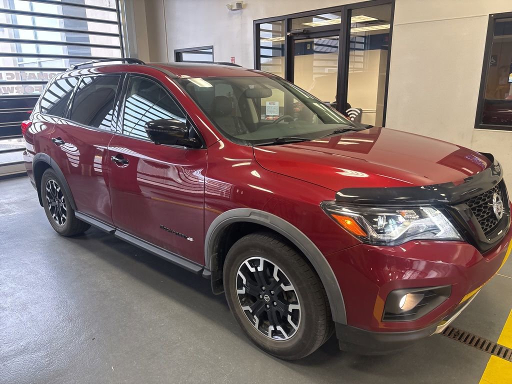 Used 2020 Nissan Pathfinder SL image 1