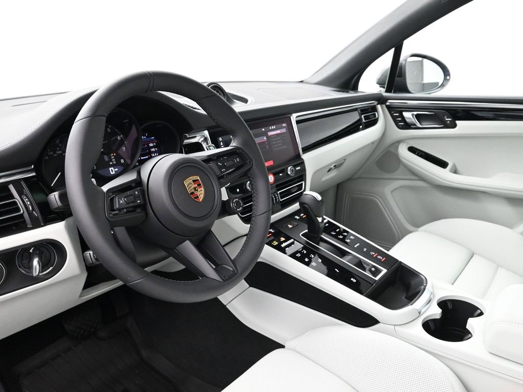 New 2025 Porsche Macan Turbo image 4