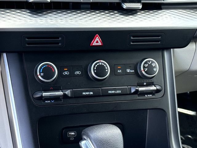 Used 2023 Kia Carnival LX FWD image 21