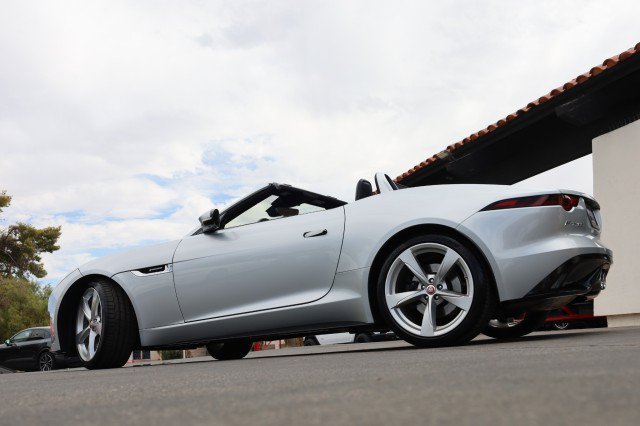 Used 2019 Jaguar F-TYPE R-Dynamic RWD image 17