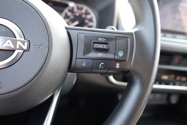 Used 2024 Nissan Rogue SV image 27