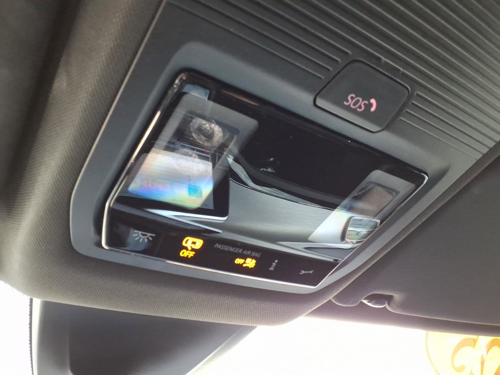 Used 2025 Volkswagen Atlas Cross Sport SE image 19