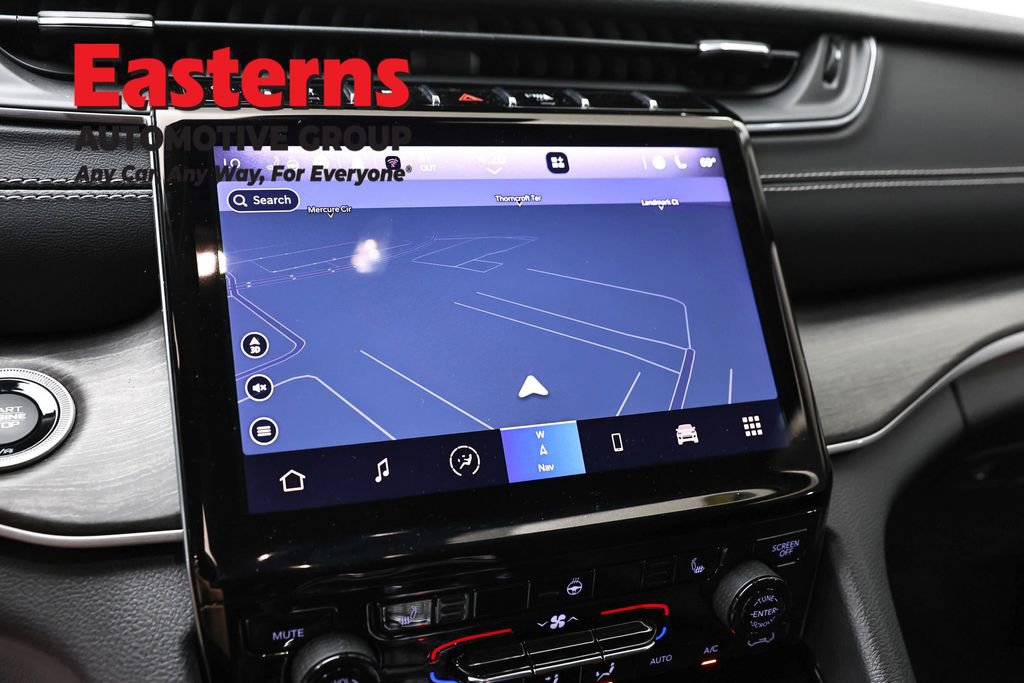 Used 2023 Jeep Grand Cherokee Limited w/ Black Appearance Package AWD/4WD image 19