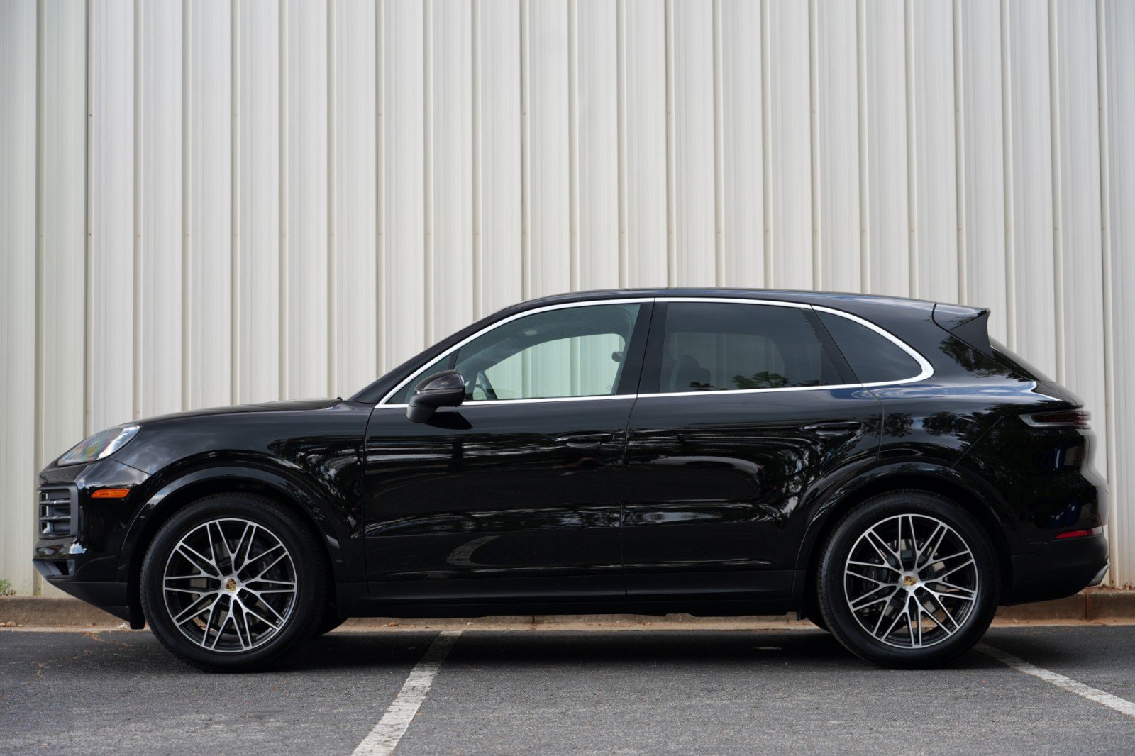 Used 2024 Porsche Cayenne AWD/4WD image 9