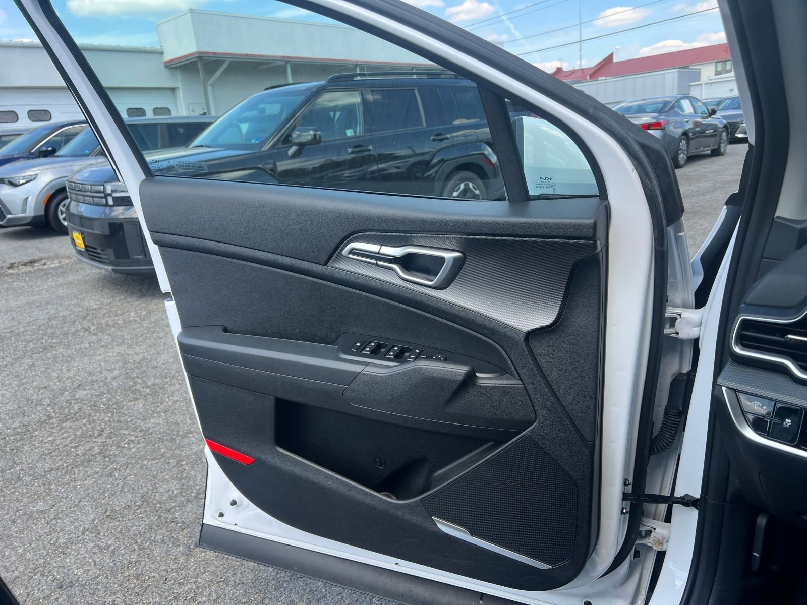 Used 2025 Kia Sportage LX FWD image 18
