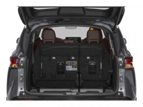 Used 2025 Toyota Sienna Platinum image 10